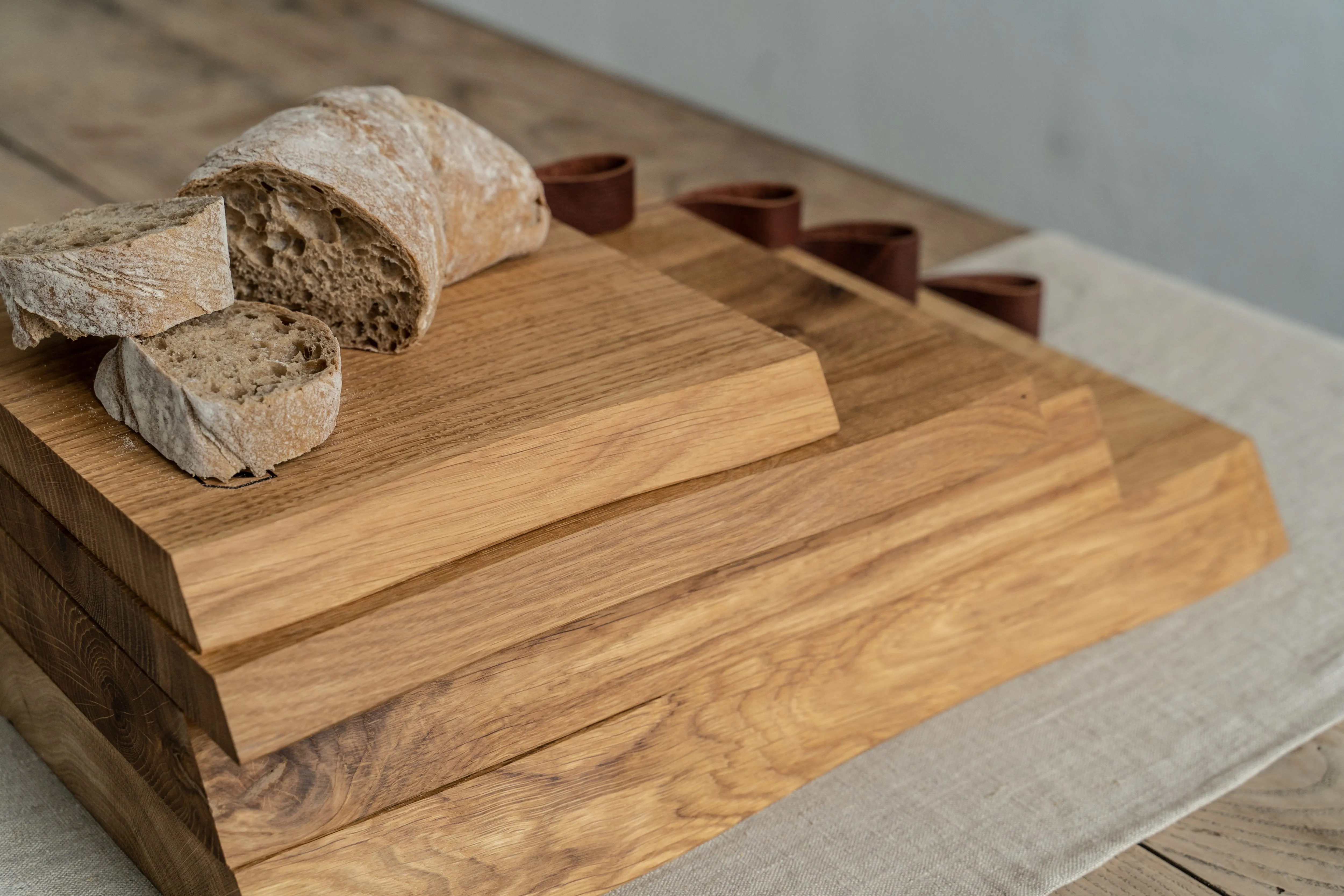 Small Oak Cutting Board by Mediea: Durable and Eco-Friendly