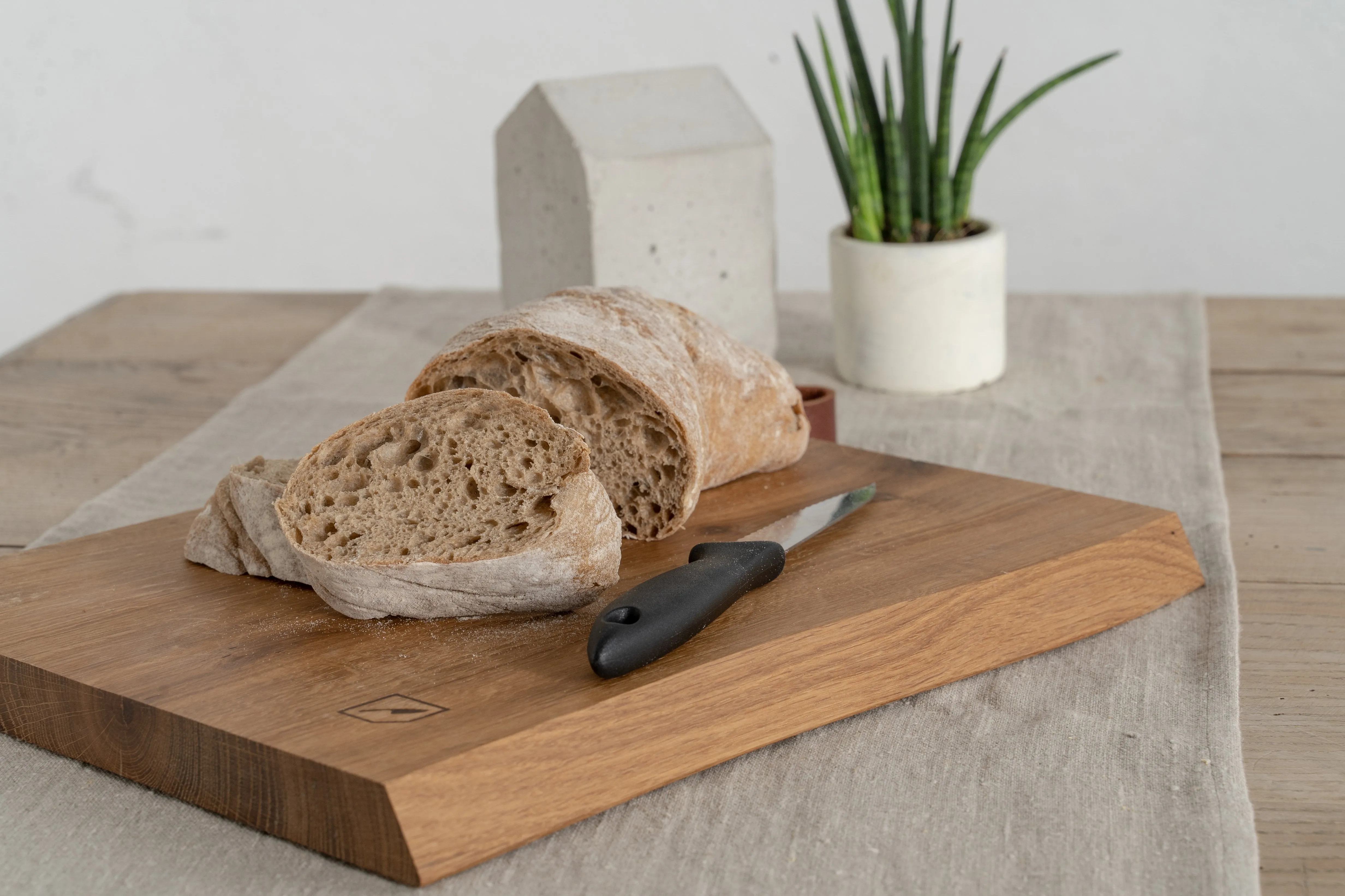 Small Oak Cutting Board by Mediea: Durable and Eco-Friendly