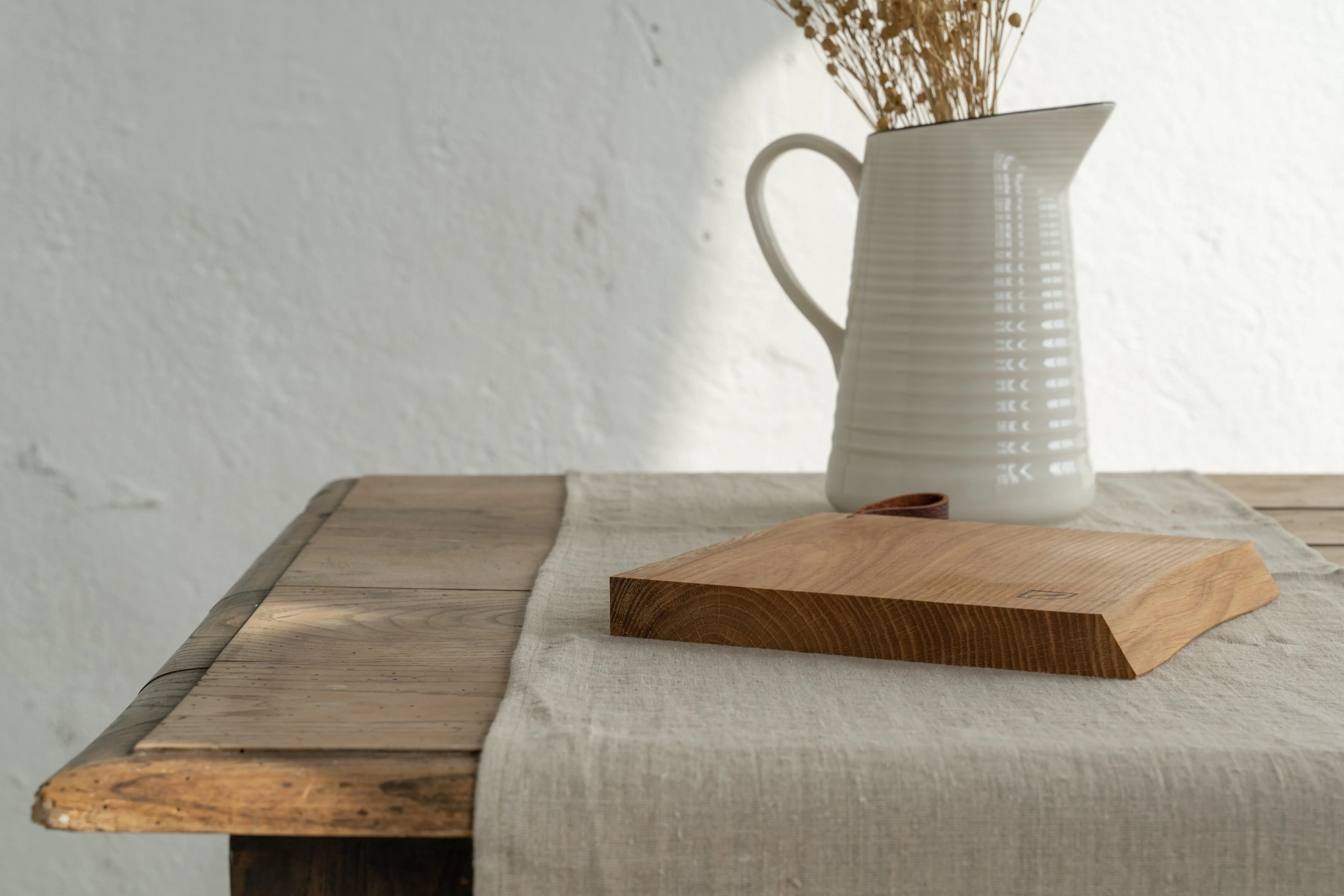 Small Oak Cutting Board by Mediea: Durable and Eco-Friendly