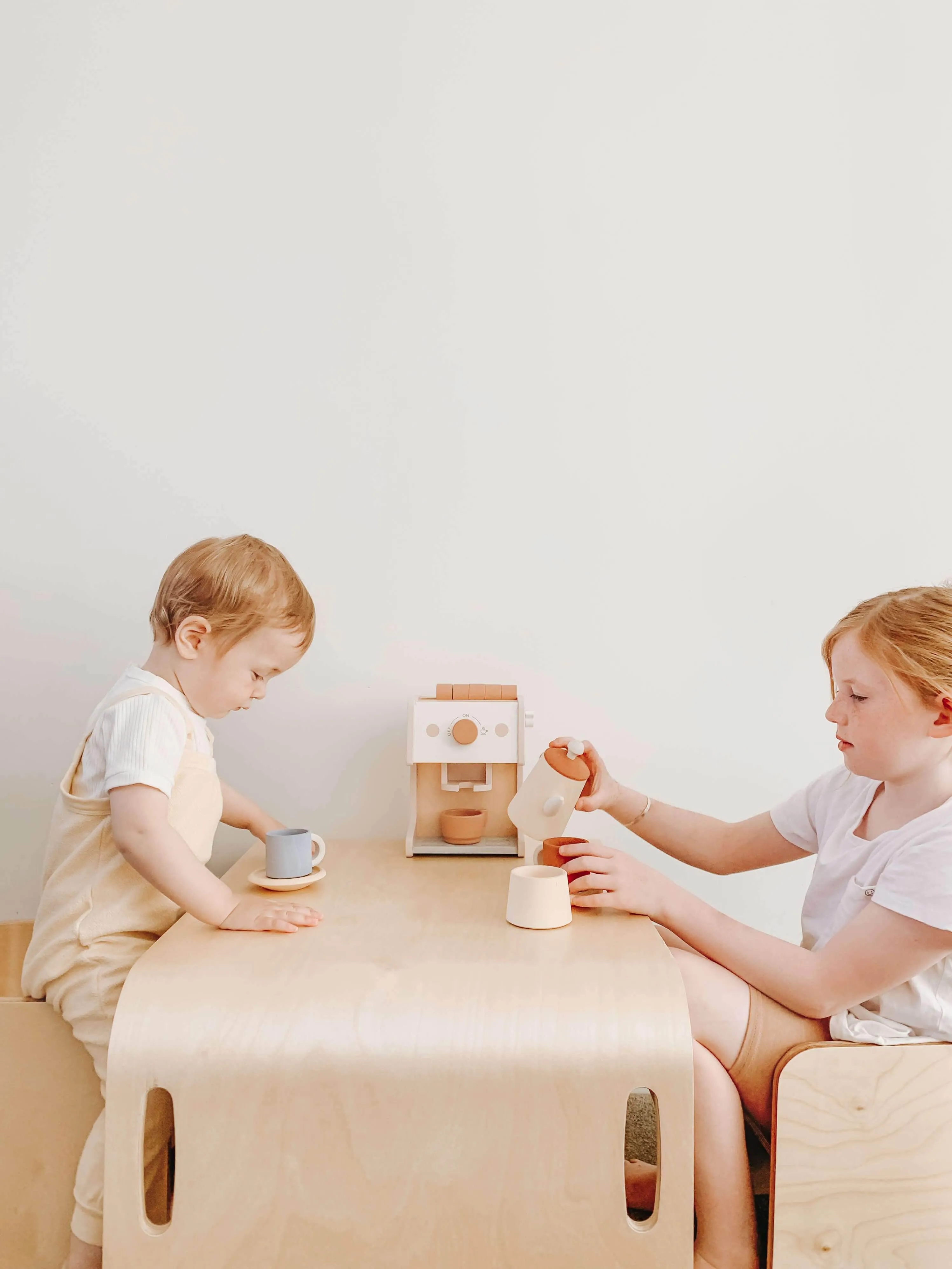 Ohbubs Kid's Table and Chairs