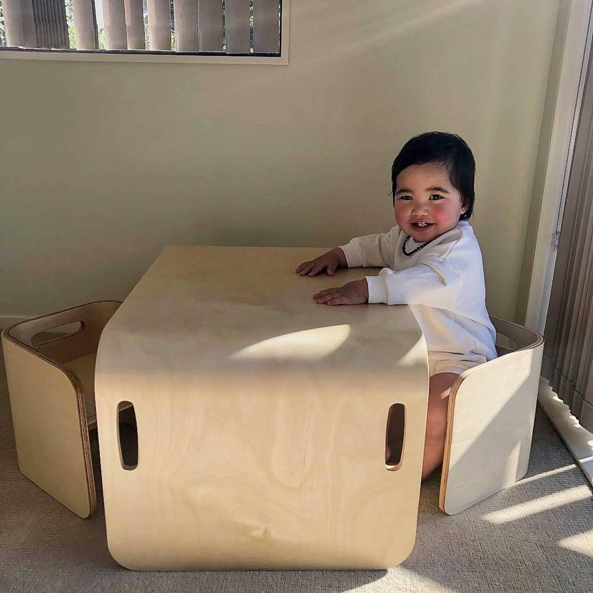 Ohbubs Kid's Table and Chairs